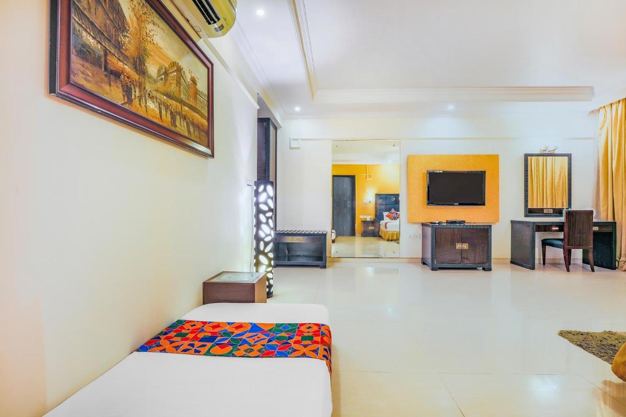Fabhotel Royal Mirage With Pool & Gym - Nr Candolim Beach Exteriör bild