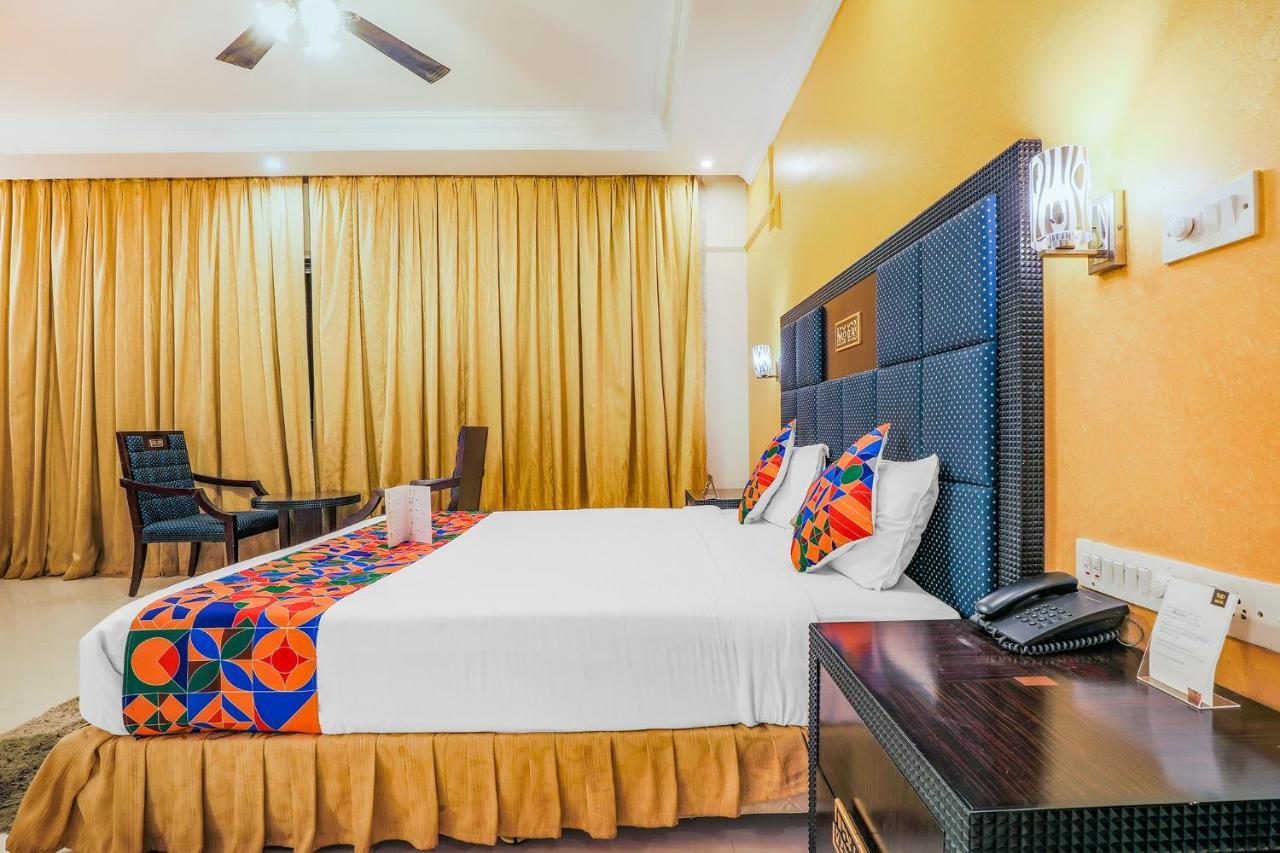 Fabhotel Royal Mirage With Pool & Gym - Nr Candolim Beach Exteriör bild