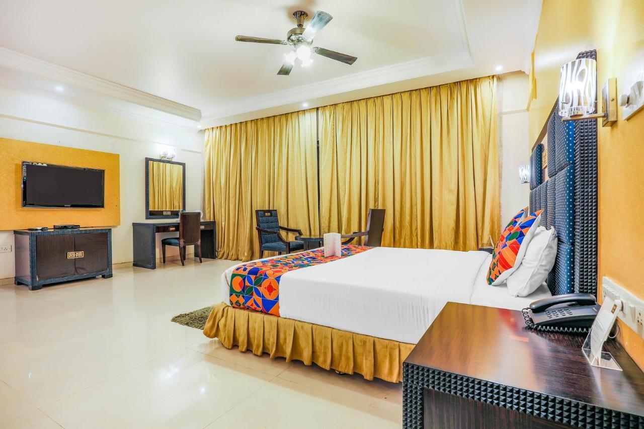 Fabhotel Royal Mirage With Pool & Gym - Nr Candolim Beach Exteriör bild