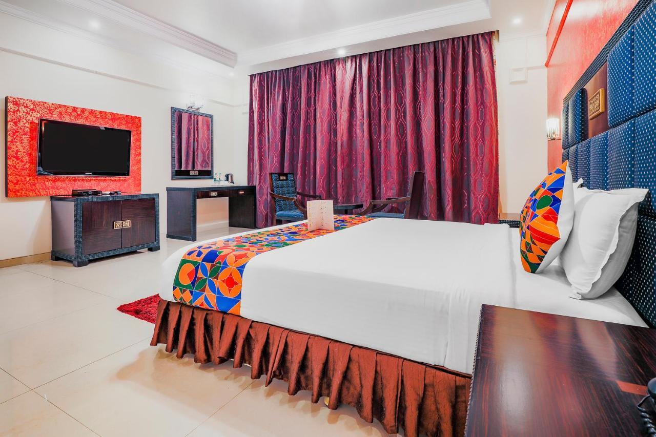 Fabhotel Royal Mirage With Pool & Gym - Nr Candolim Beach Exteriör bild