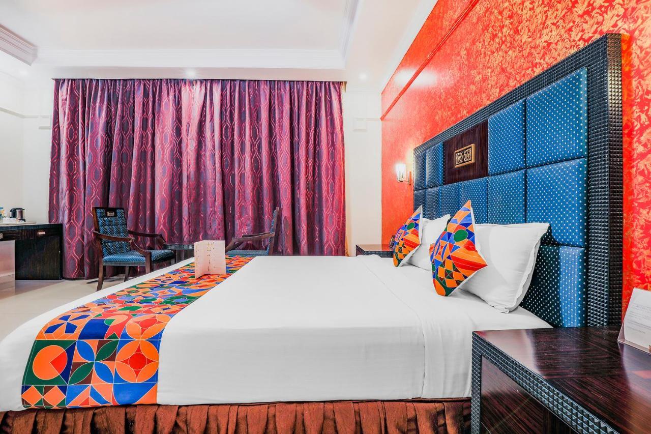 Fabhotel Royal Mirage With Pool & Gym - Nr Candolim Beach Exteriör bild
