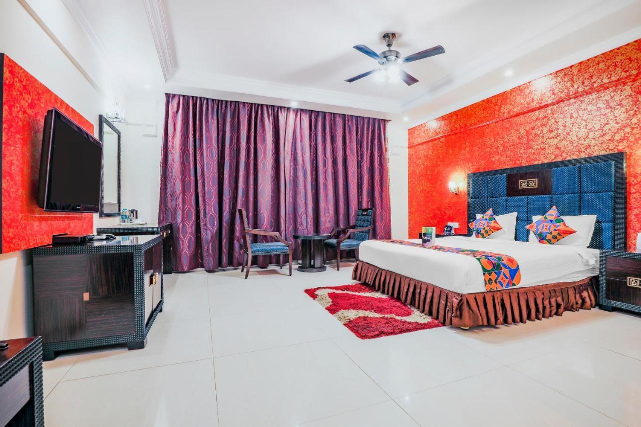 Fabhotel Royal Mirage With Pool & Gym - Nr Candolim Beach Exteriör bild